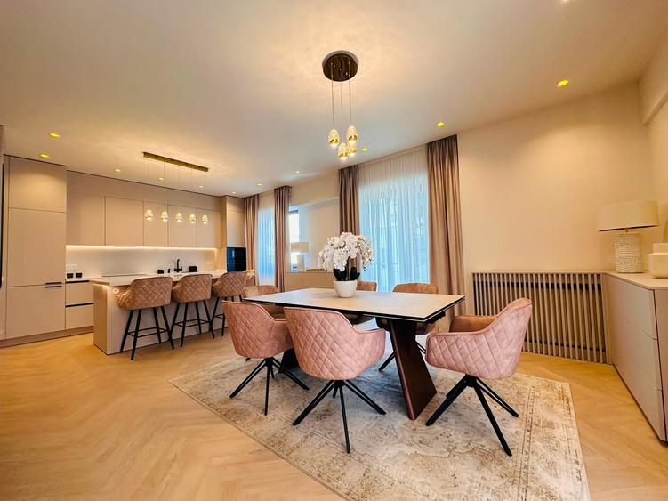 Apartament cu 4 camere decomandat în Herăstrău