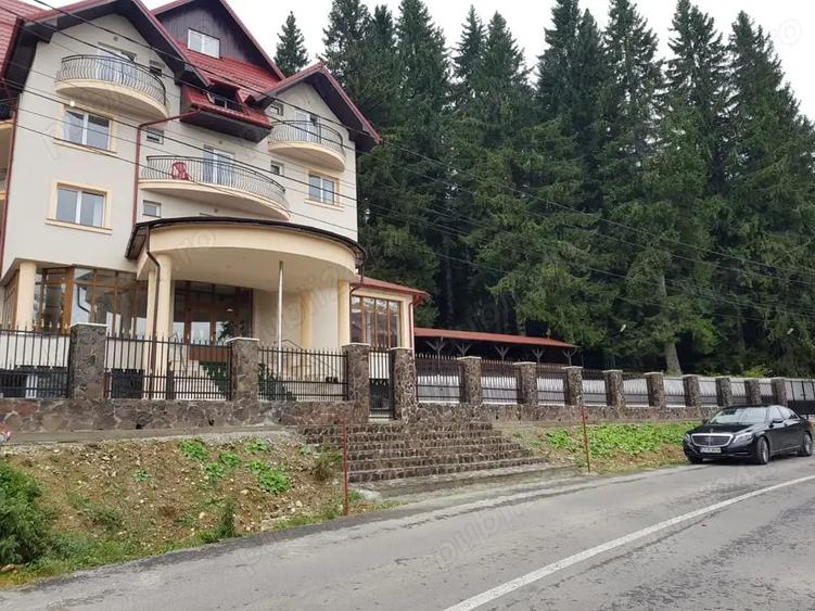 Spațiu comercial, de 1,000 mp, în Predeal