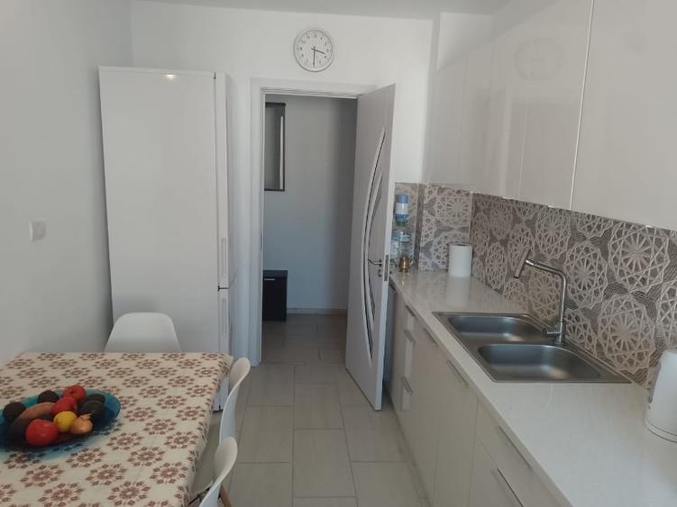 Apartament cu 2 camere semidecomandat, mobilat în Central
