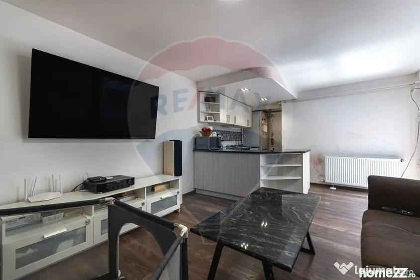 Apartament cu 3 camere nedecomandat în Schei