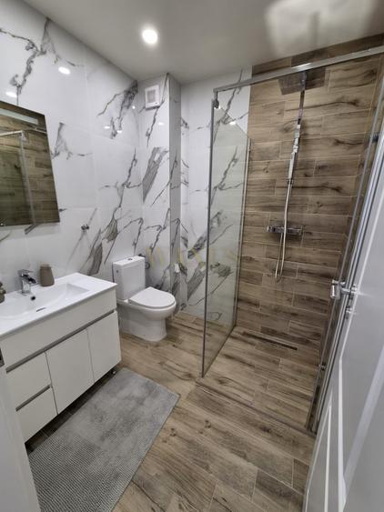 Apartament cu 4 camere semidecomandat în Florești