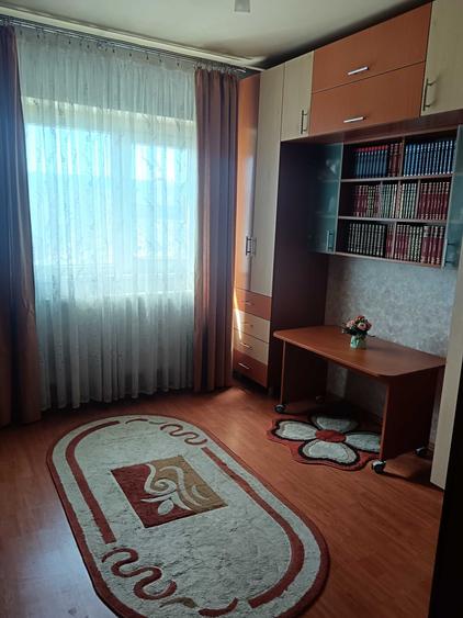 Apartament cu 3 camere decomandat în Cantacuzino