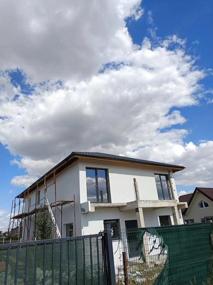 Casă cu 5 camere cu Teren 440 Mp în 1 Decembrie