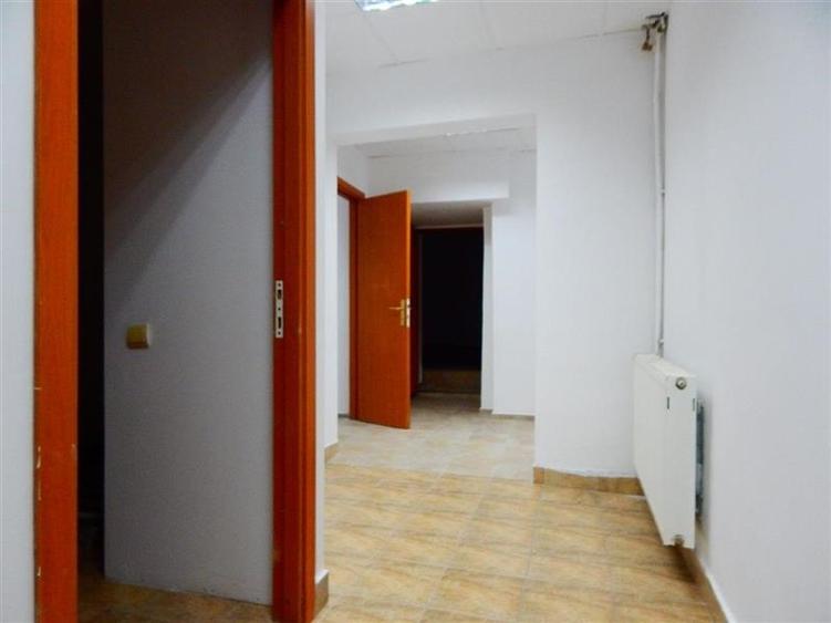 Vila de vanzare pretabila clinica medicala/birouri - 39