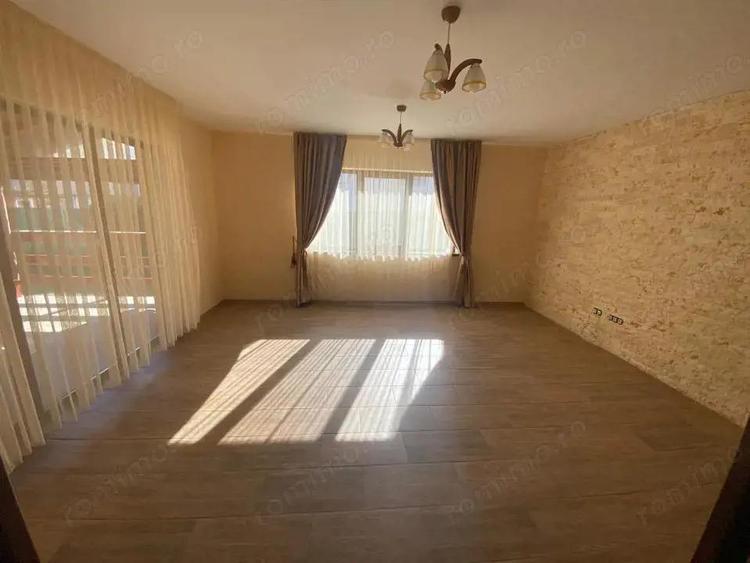 Casa cu 6 camere, 240 mp utili, 3 bai, curte 100 mp, panouri fotovoltaice, Tauti - 1