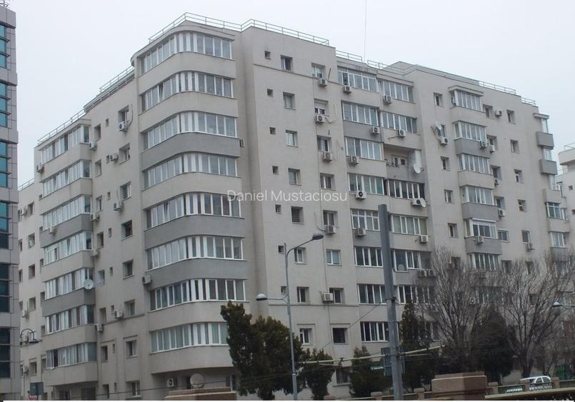 P-ta Victoriei-1 min metrou, Garsoniera spatioasa in bloc reabilitat