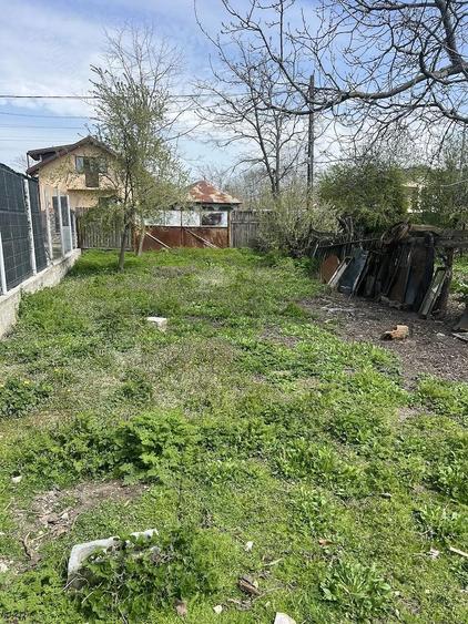 De vanzare casa veche in centru Crevedia mica - 1