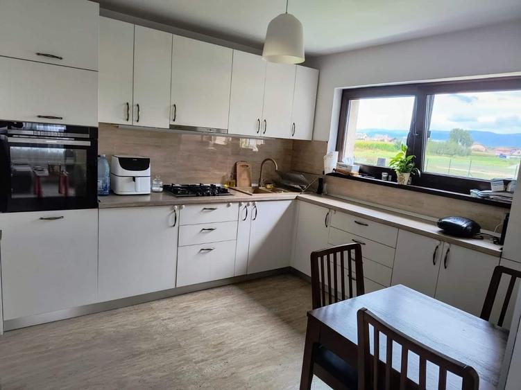 Casa individuala spatioasa, cu teren, Sura Mica - 13