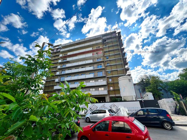 Apartament cu 2 camere decomandat în Nicolina