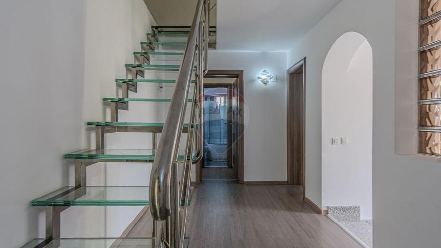 Casa / Vila cu 10 camere de vanzare in Moieciu de Jos - 20