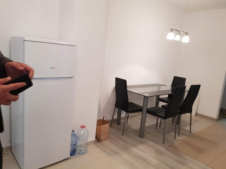 Inchiriez apartament 3 camere - 5