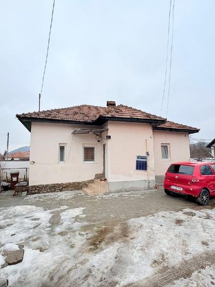 Casă renovată, mobilată, lângă Călimănești-Căciulata – teren 1.700 mp - 1