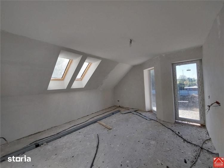 Casă cu 6 camere cu Teren 1360 Mp în Șofronea