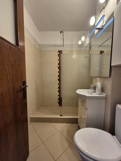 Apartament cu 4 camere semidecomandat, mobilat în Pantelimon