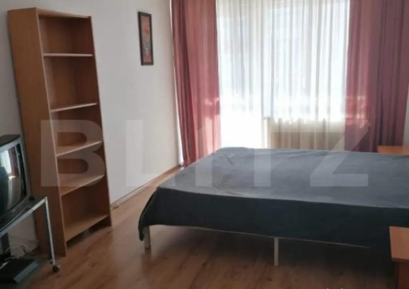Apartament spatios de vanzare, 5 camere, 93 mp, zona Hotel D - 1