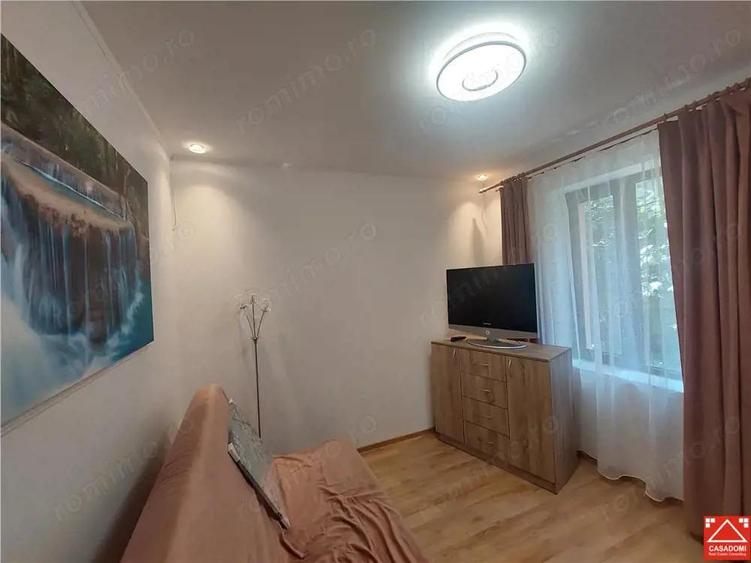 Apartament la casa, renovat, zona Politie - 12