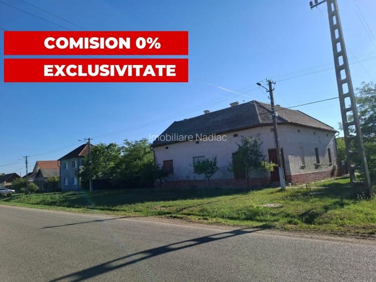 Casa spatioasa cu spatiu comercial pe colt in Nadlac Casa spatioasa cu spatiu comercial pe colt in Nadlac