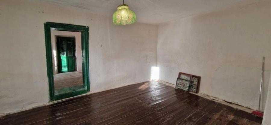 Casa 114 mp - in Hateg la 300 m de primarie 52000 euro - 2
