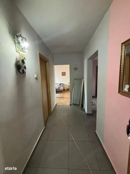 3 camere modelul mare 80 mp utili DECOMANDAT zona Saguna langa Casa de Pensii cu CENTRALA etaj 3 - 5