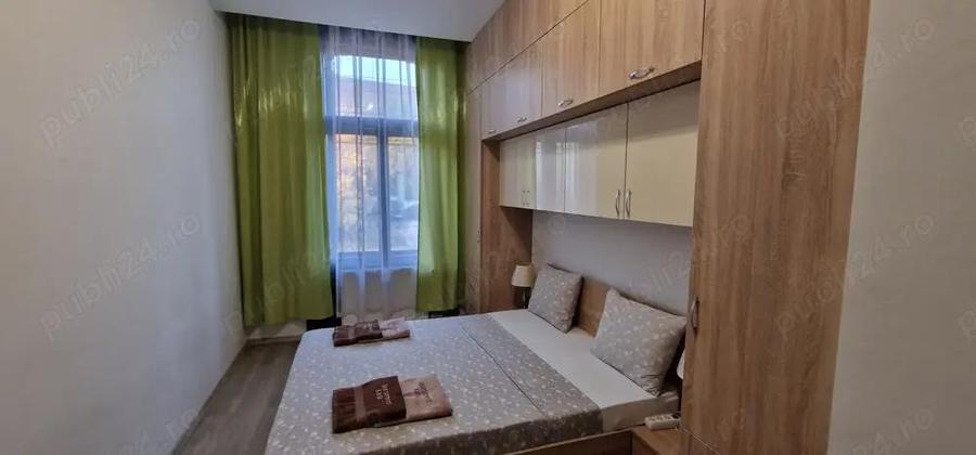 Apartament 3 camere de vanzare, str. Louis Pasteur, Oradea - 2