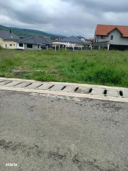 Teren intravilan, 500 mp,cu front la 2 strazi de 16.2 m fiecare in Ch - 3