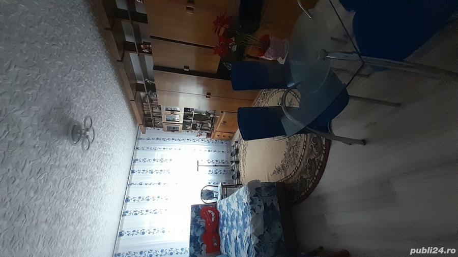 vand apartament cu 3 camere in Petro?ani - 3