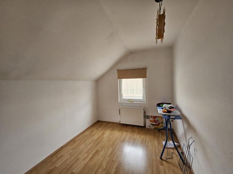 Două case individuale, P+M, construcții 2002/2007, în Giroc, comision 0% - 29