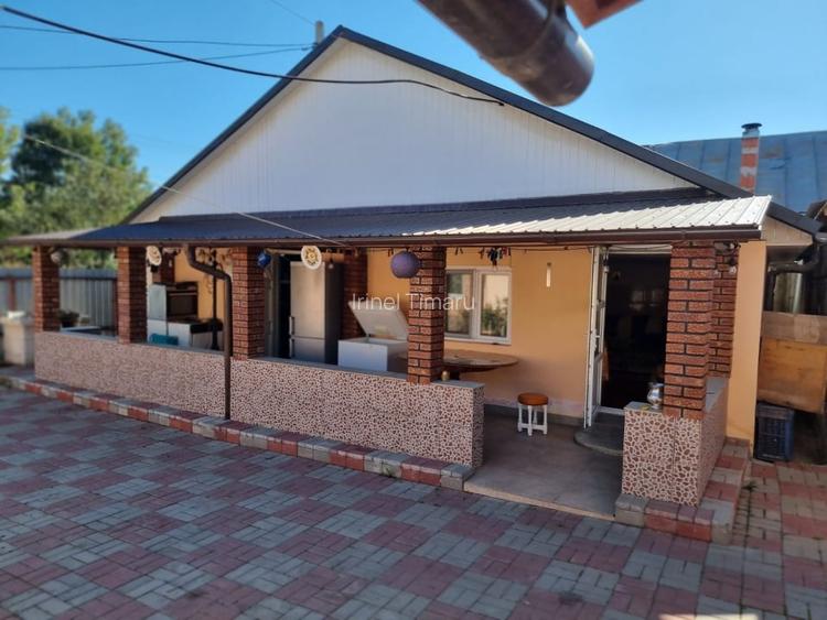 Casă individuală cu 4 camere cu Teren 1072 Mp în Răchitoasa
