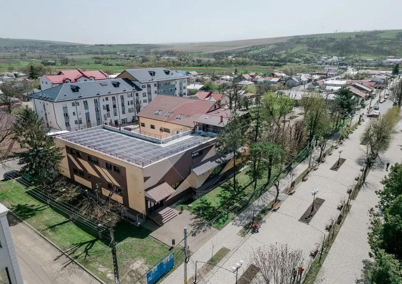 Spa?iu comercial de 1,460mp in zona Central - 11