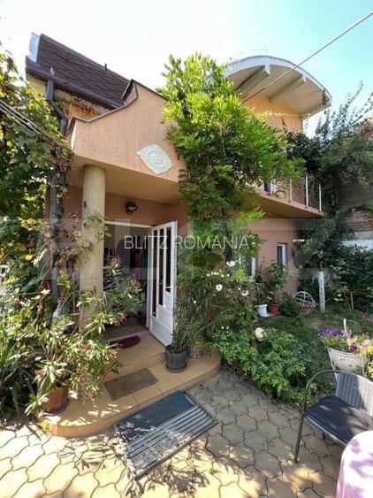 Casa pe strada Corvinilor cu trei apartamente Casa pe strada Corvinilor cu trei apartamente