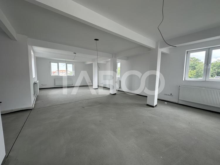 Spatiu comercial cu vitrina pe 3 niveluri cu suprafata utila de 915mp - 2