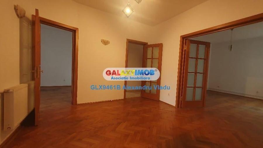 Vanzare apartament 4 camere -  Victoriei Str. Occidentului - 1