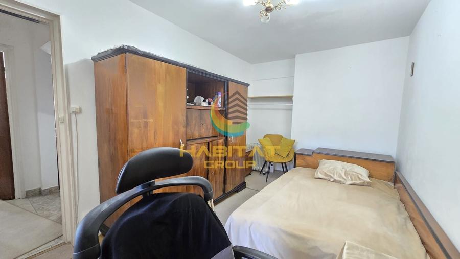 Apartament cu 3 camere semidecomandat în Berceni