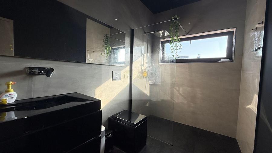 Casă individuală cu 5 camere cu Canalizare în Iris