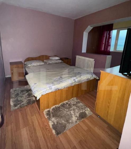 Apartament de vanzare 3 camere, etaj 4/5, zona Bradet - 4