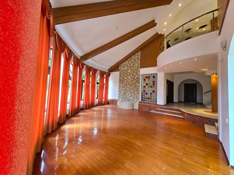 Casa / Vila / Conac Breaza 15 camere + - 10