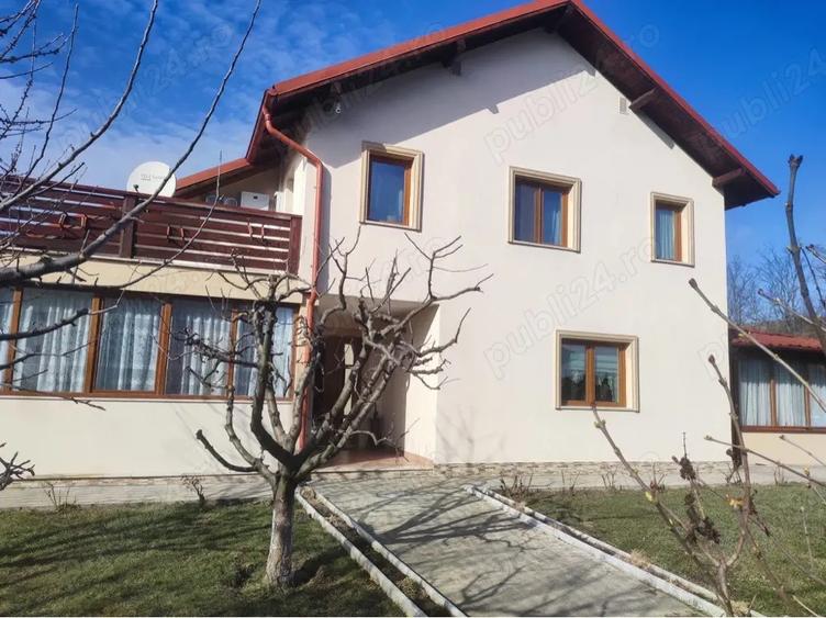 Casa de vanzare - 4 camere - Buhusi - 580 mp - 1