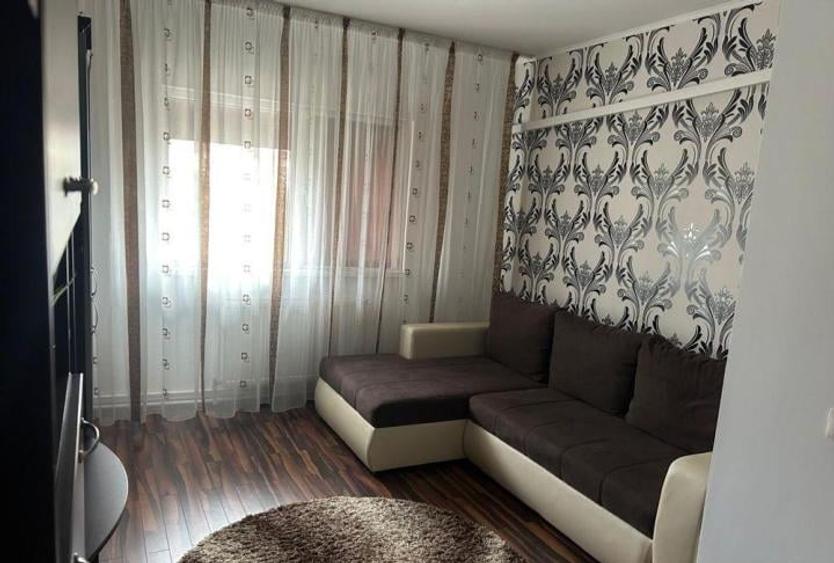 Apartament de vanzare cu 2 camere, zona Poarta 6 - 1