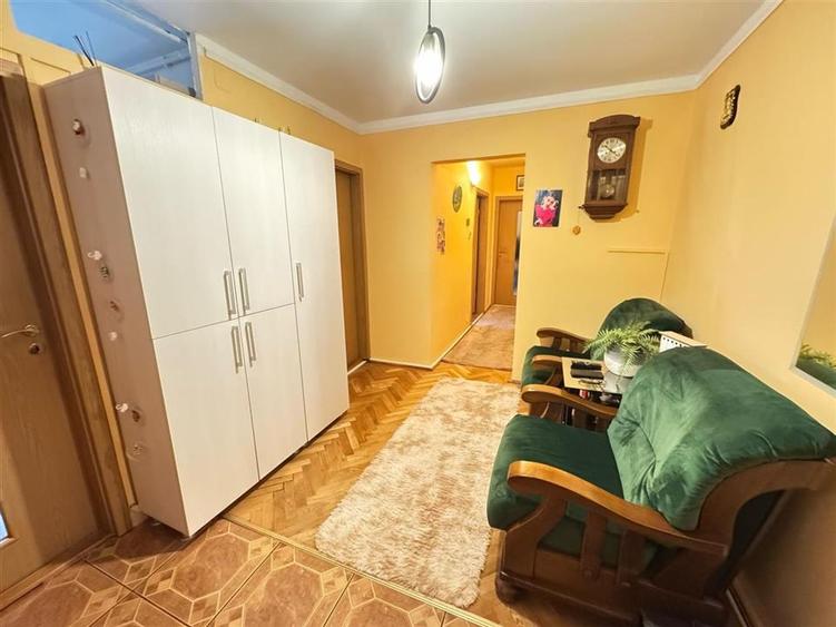 Apartament modern 3 camere balcon si pivnita zona Vasile Aaron - 15