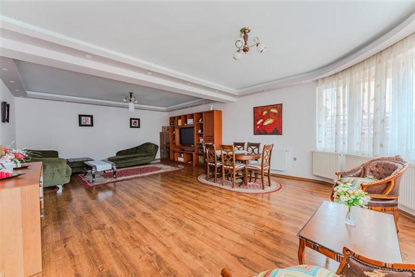 FILM! Resedinta cu identitate arhitecturala, 700mp teren, garaj 4X, Tractorul, B - 16