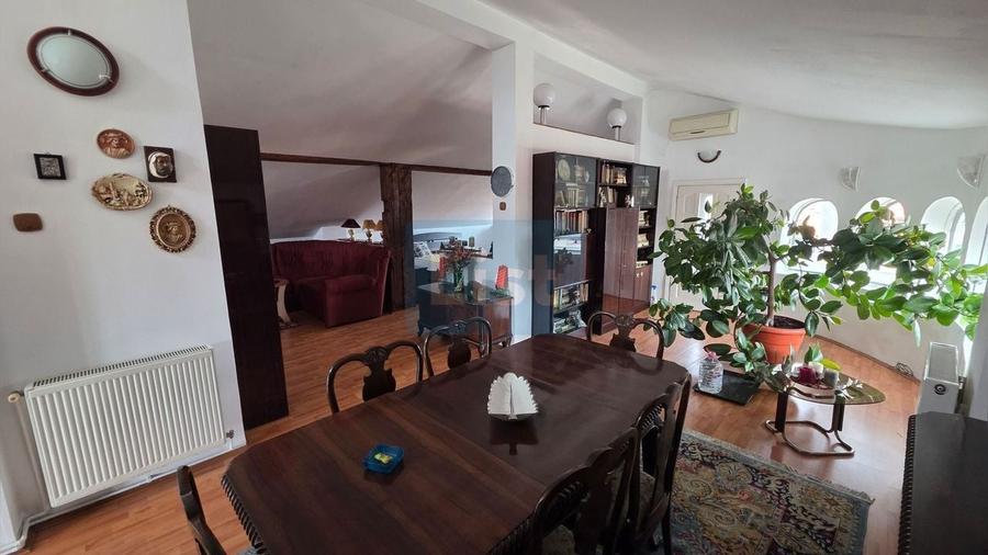 Vilă spațioasă aproape de centru | 259 mp | Piața Mică - 12