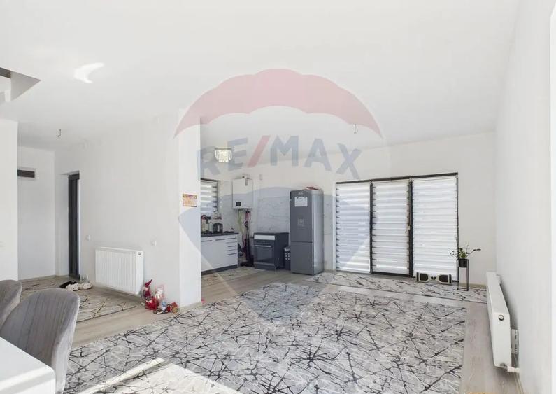 Duplex 85 mp utili, curte 200 mp vedere la lac ?i p?... - 3