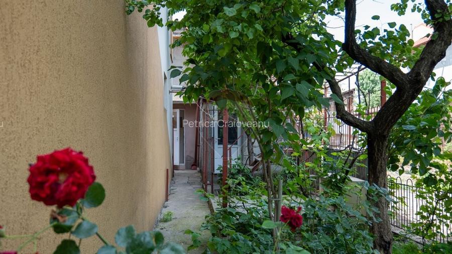 Oferta - casa de vanzare  si teren 241 mp, in zona Andronache