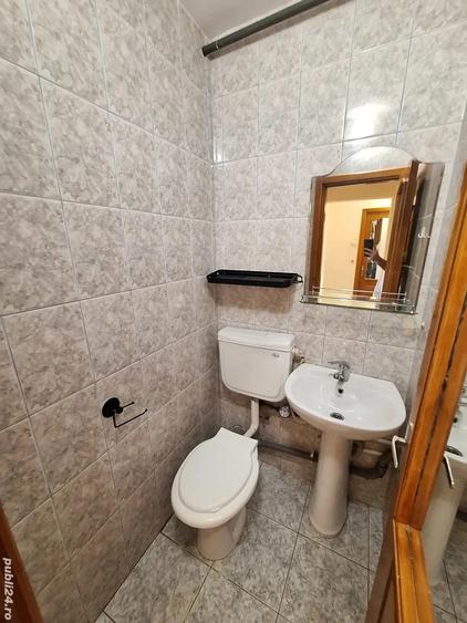 VAND SCHIMB APARTAMENT - INEL 2 ETAJ 2 3 Camere Decomandate cu 2 Baii - Balcon - Centrala Propri - 10