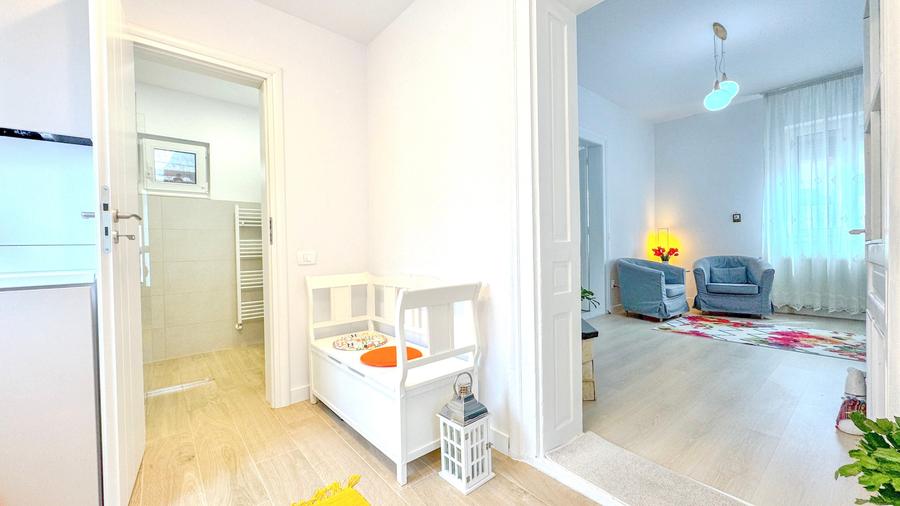 Casa renovata, semineu si terasa privata, Str.Nicopole - 8