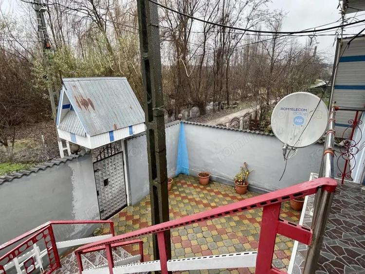 Casa 445 mp Dochia spa?ii foarte mari, 5000 mp curte, ideal familie sau afacere - 5