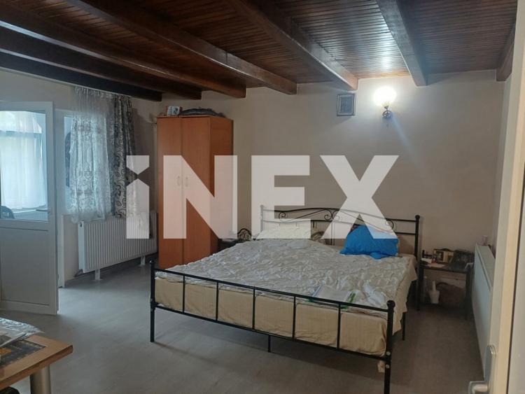 Vila spa?ioasa cu garaj, aproape de centrul Bascovului - 1