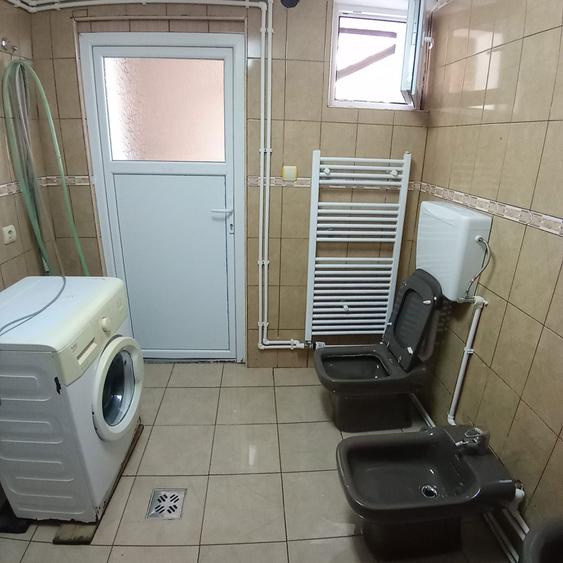 Inchriez apartament la curte - 6