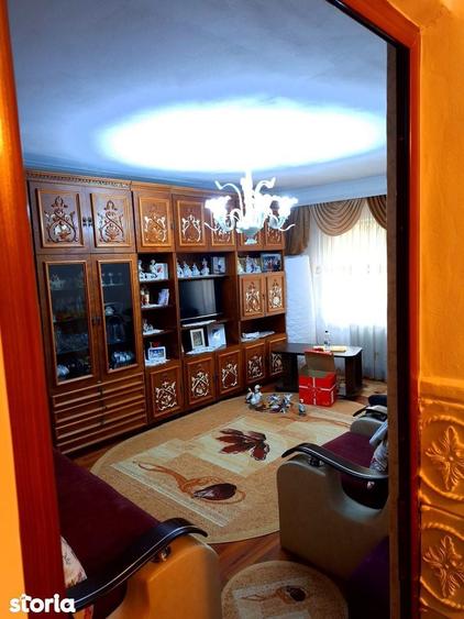 3 camere Mioveni / T.uri , Decomandat / Centrala, Amplasament DEOSEBIT - 12