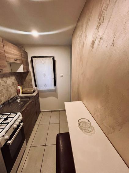 Inchiriez apartament 2camere - 3